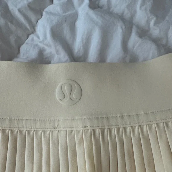 Lululemon butter yellow tennis Skirt - Picture 3 of 3